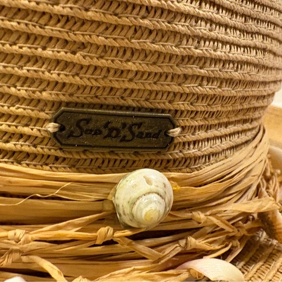 Sun ‘n’ Sand tan straw hat with beaded sea sheels OS - Picture 5 of 7